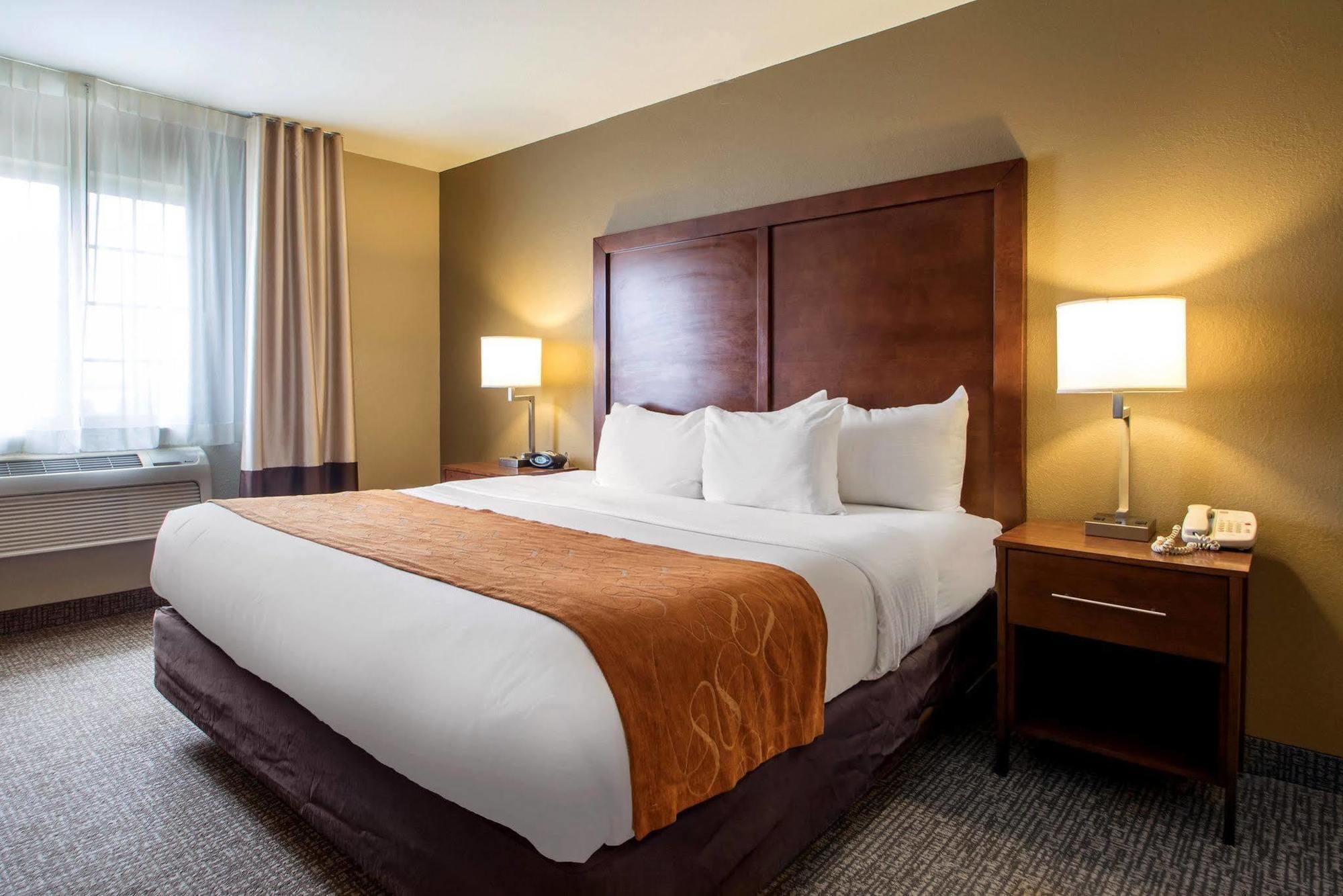 Comfort Conference Center Hotel 3*